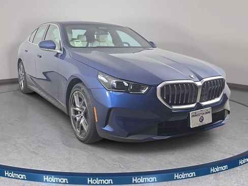 Certified 2026 BMW 530i xDrive w/ Convenience Package AWD/4WD image 3