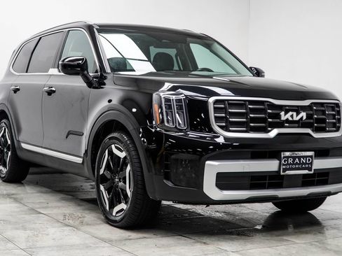Used 2023 Kia Telluride S w/ S Sunroof Package FWD image 9
