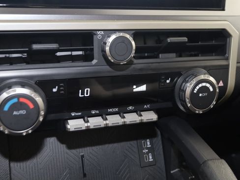 Used 2025 Toyota Tacoma TRD Off-Road image 27