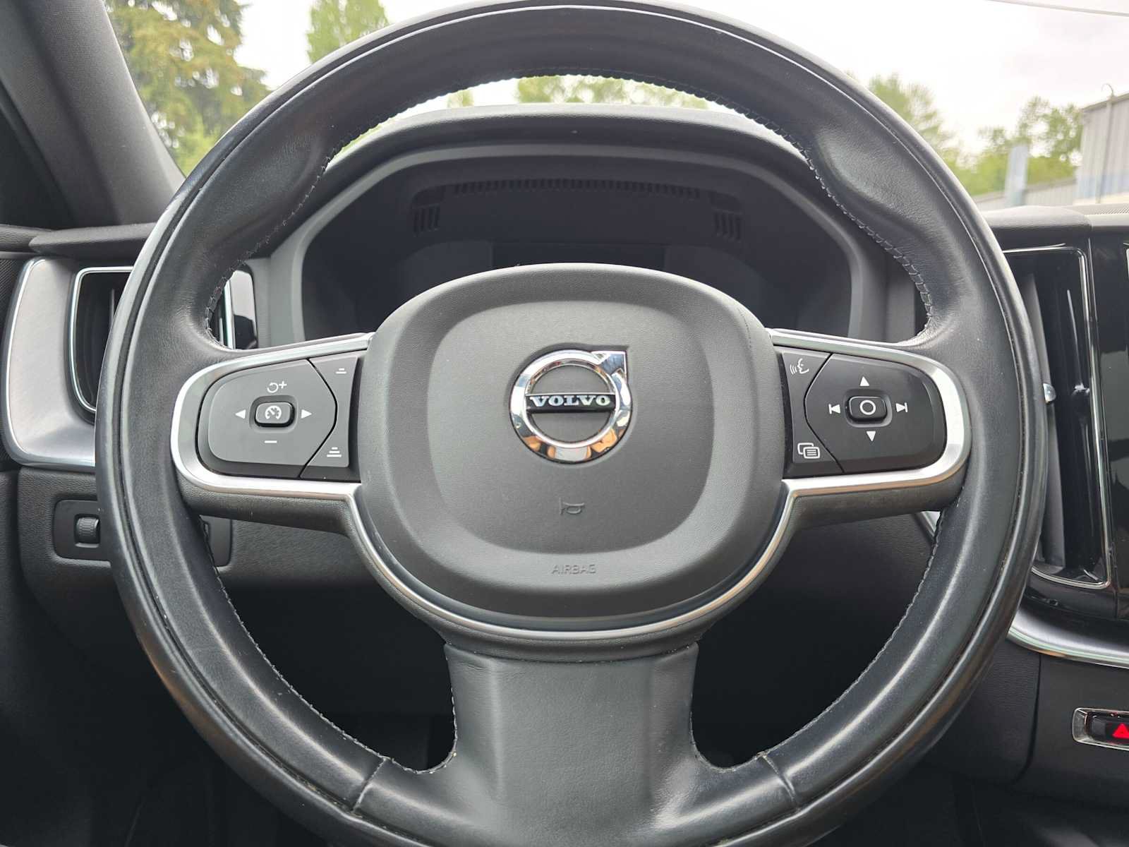 Used 2020 Volvo XC60 T5 Momentum w/ Protection Package AWD/4WD image 23