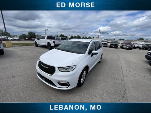 Used 2023 Chrysler Pacifica Touring-L FWD image 19