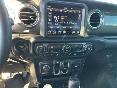 Used 2023 Jeep Gladiator Overland image 8