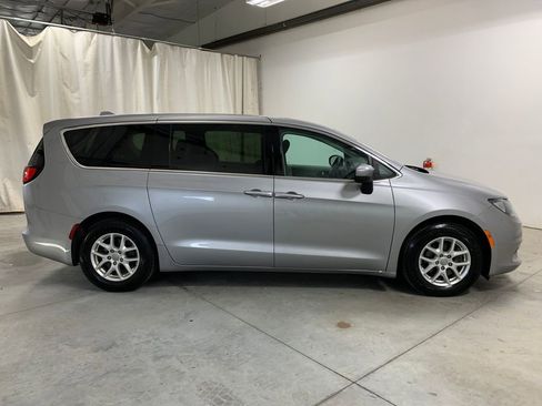 Used 2017 Chrysler Pacifica LX FWD image 28