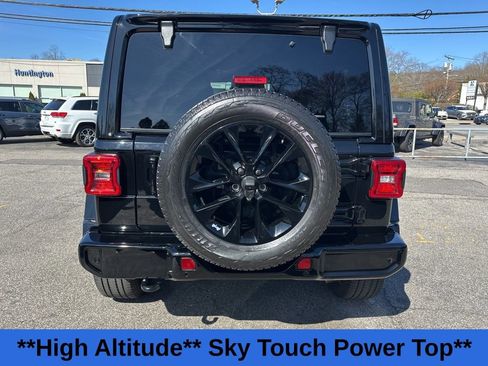 Used 2022 Jeep Wrangler Unlimited Sahara image 6