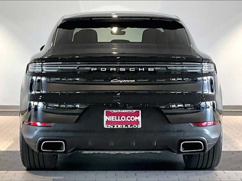 Used 2024 Porsche Cayenne image 9