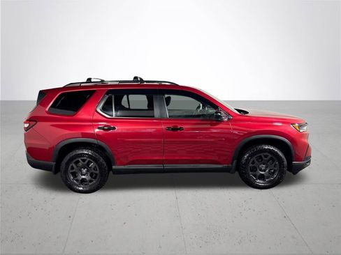 Certified 2025 Honda Pilot TrailSport image 6