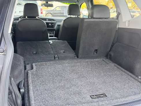 Used 2019 Volkswagen Tiguan SE w/ Panoramic Sunroof Package AWD/4WD image 9