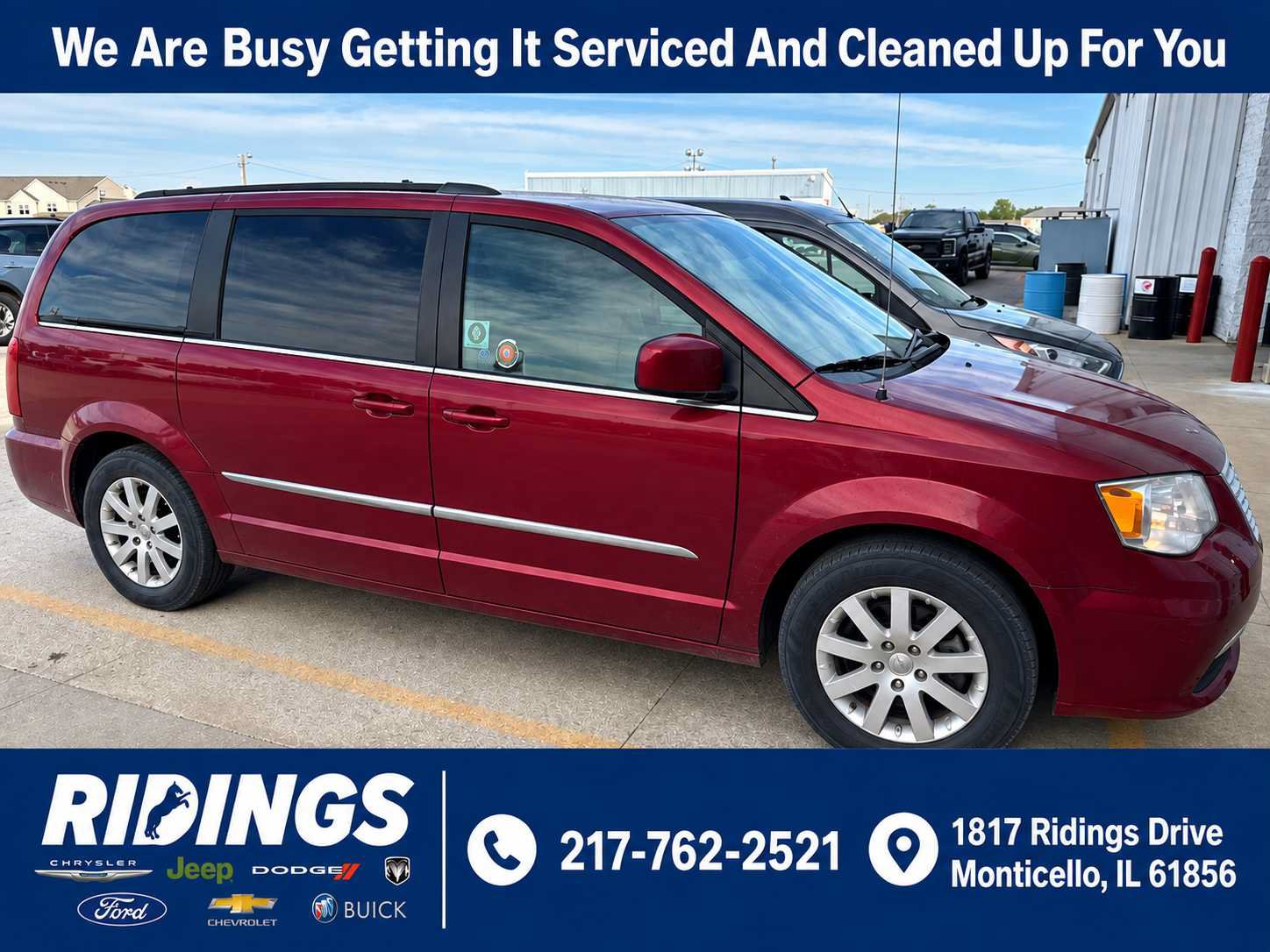 Used 2015 Chrysler Town & Country Touring FWD image 1