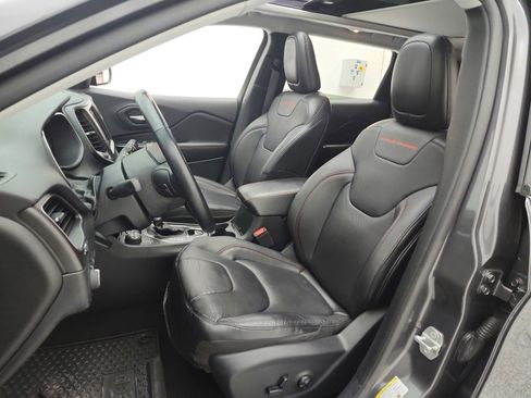 Used 2020 Jeep Cherokee Trailhawk image 13