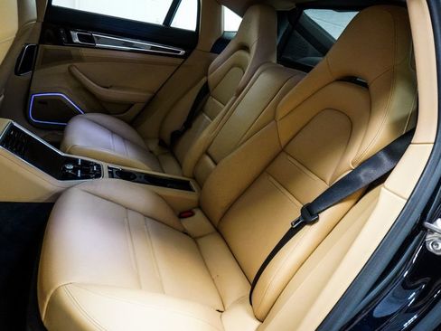 Used 2023 Porsche Panamera 4 Platinum Edition AWD/4WD image 9