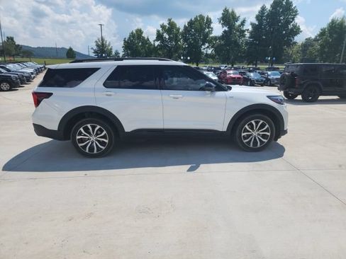 Used 2025 Ford Explorer ST-Line AWD/4WD image 18