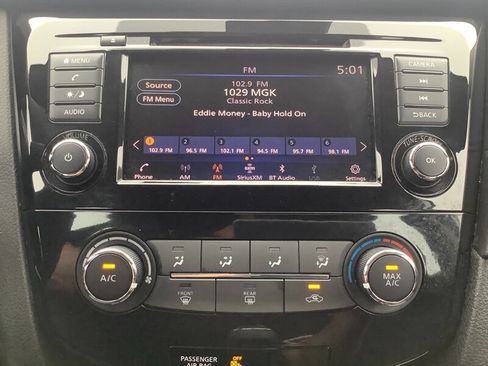 Used 2019 Nissan Rogue S AWD/4WD image 18