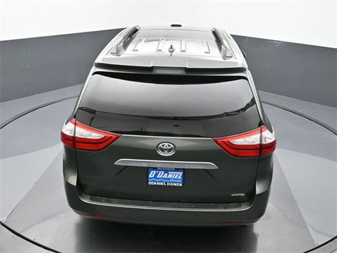 Used 2019 Toyota Sienna L image 16