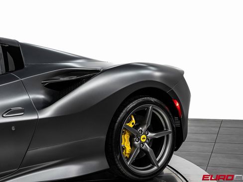 Used 2022 Ferrari F8 Tributo image 19