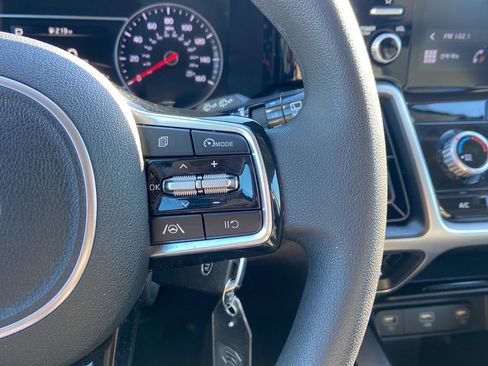 Used 2021 Kia Sorento LX image 16