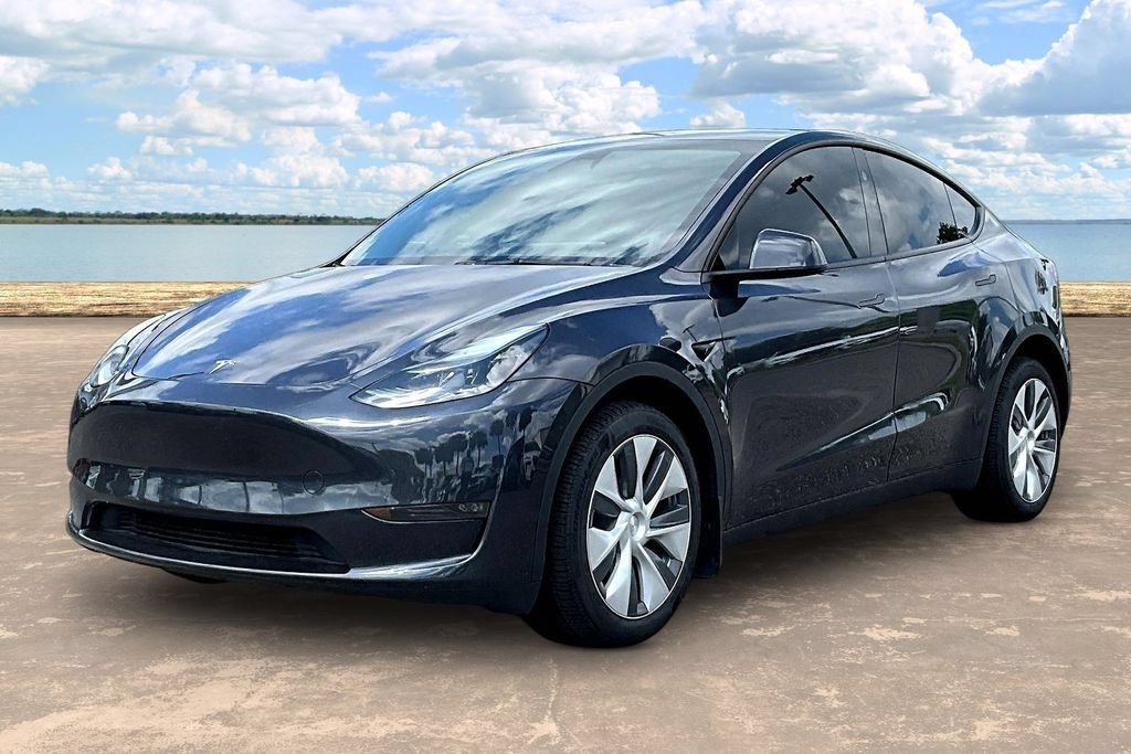 Used 2024 Tesla Model Y Long Range AWD/4WD image 1