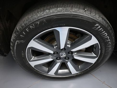 Certified 2023 Honda Pilot Touring image 12