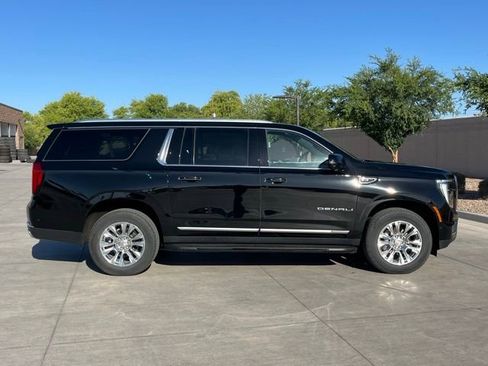 Used 2025 GMC Yukon XL Denali AWD/4WD image 5