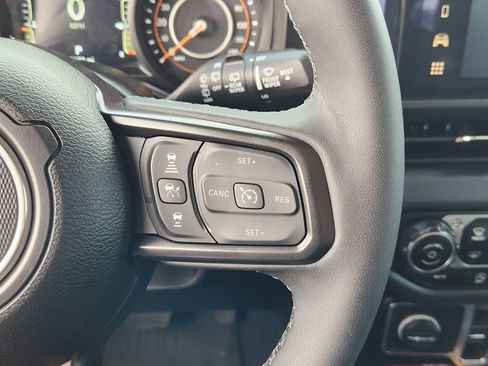 Used 2025 Jeep Wrangler Unlimited Rubicon image 35