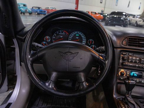 Used 1999 Chevrolet Corvette Convertible w/ Memory Pkg RWD image 9