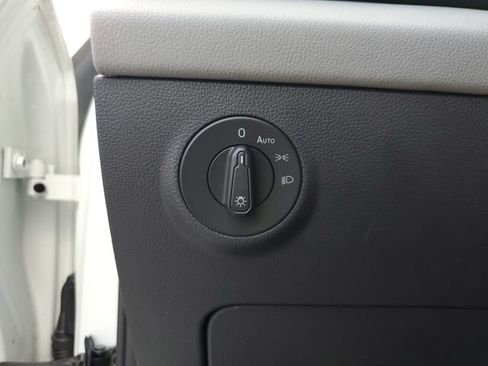 Used 2023 Volkswagen Taos SE w/ Panoramic Sunroof Package FWD image 34