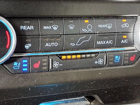 Used 2018 Ford Expedition Max XLT w/ Equipment Group 202A AWD/4WD image 20