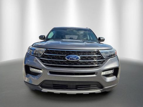 Used 2021 Ford Explorer XLT w/ Equipment Group 202A RWD image 2