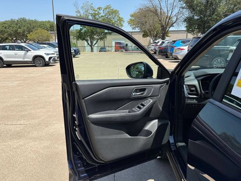 Used 2026 Nissan Rogue SV AWD/4WD image 18