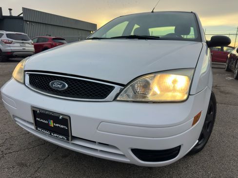 Used 2005 Ford Focus SE image 2