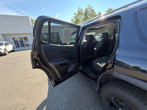 Used 2023 GMC Acadia AT4 w/ GMC Pro Grade Package AWD/4WD image 27