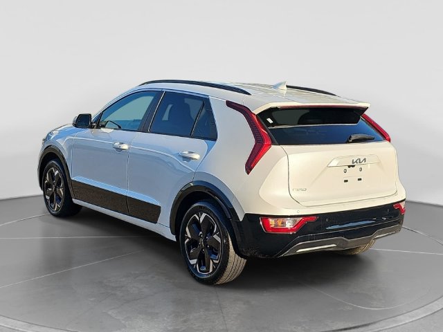 Used 2023 Kia Niro Wind w/ Wind Preserve Package FWD image 5