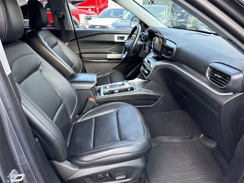 Used 2022 Ford Explorer XLT w/ Equipment Group 202A image 37