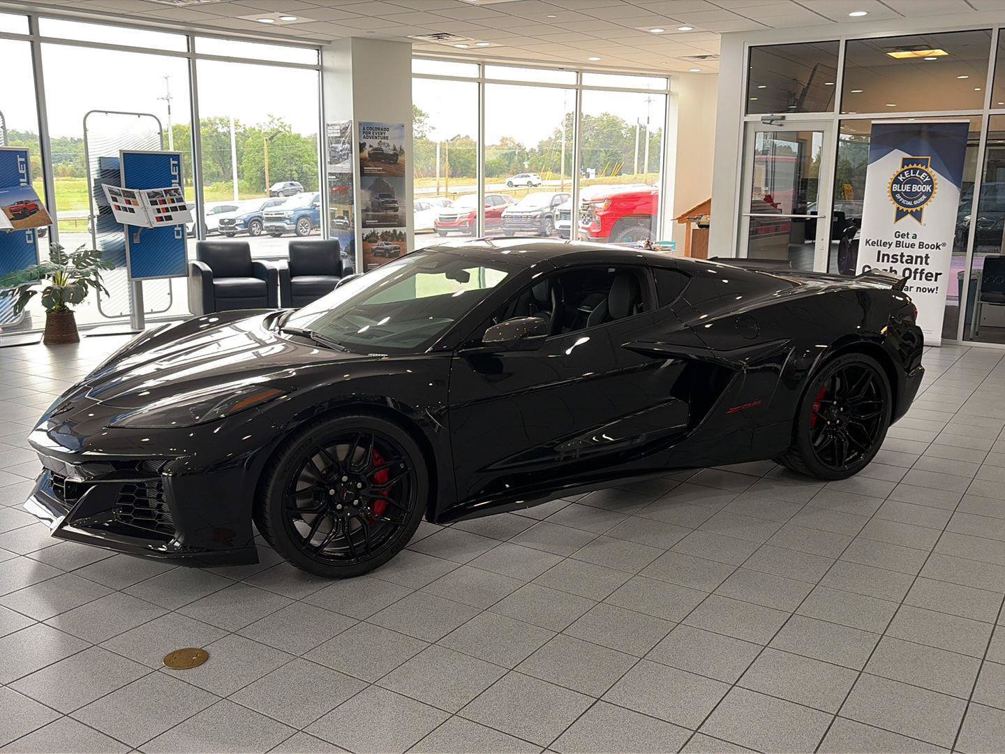 Used 2025 Chevrolet Corvette Z06 RWD image 1