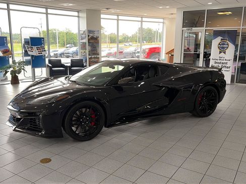 Used 2025 Chevrolet Corvette Z06 RWD image 1