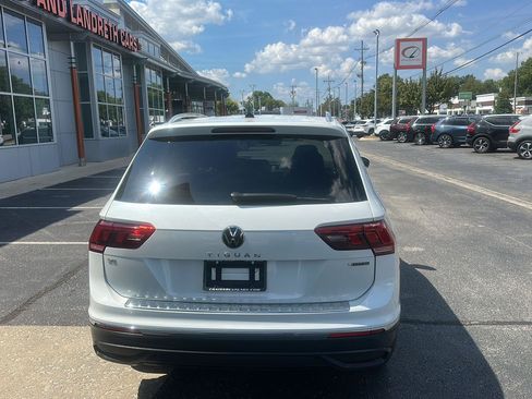 Used 2023 Volkswagen Tiguan SE AWD/4WD image 4