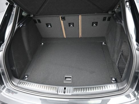 New 2026 Porsche Macan image 32