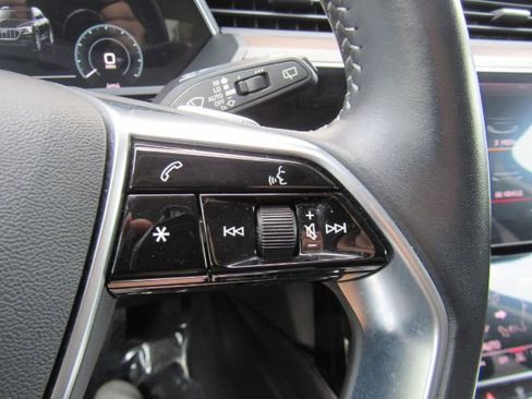 Used 2019 Audi e-tron Prestige w/ Prestige Package image 45