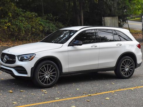 Used 2022 Mercedes-Benz GLC 300 4MATIC w/ AMG Line image 2
