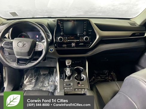 Used 2021 Toyota Highlander XLE image 7