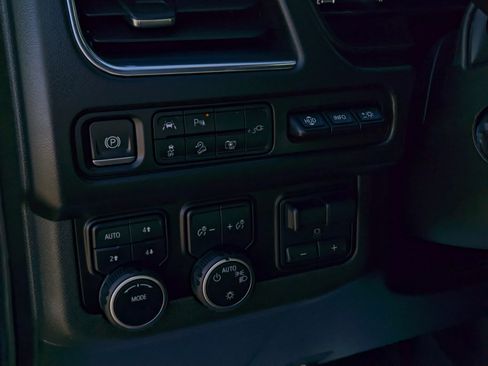 Used 2022 Chevrolet Tahoe Premier image 12