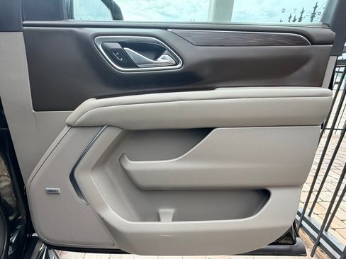 Used 2023 Chevrolet Suburban LT RWD image 29