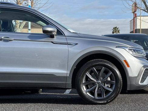 Used 2024 Volkswagen Tiguan SE image 34