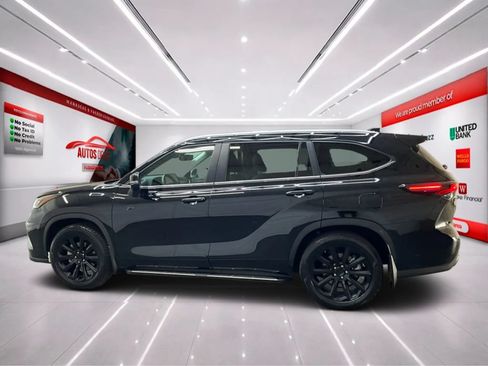 Used 2025 Toyota Highlander XLE FWD image 4