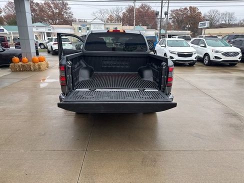 Used 2023 Nissan Frontier SV image 39