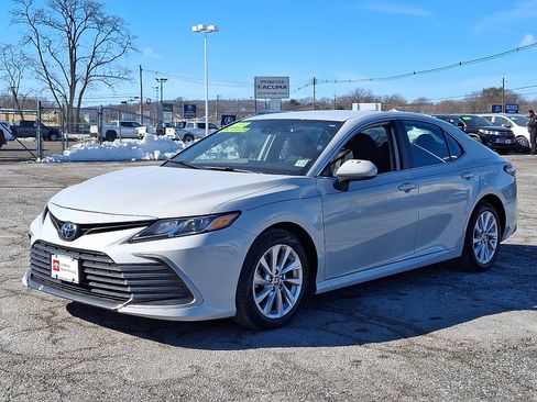 Certified 2023 Toyota Camry LE image 3