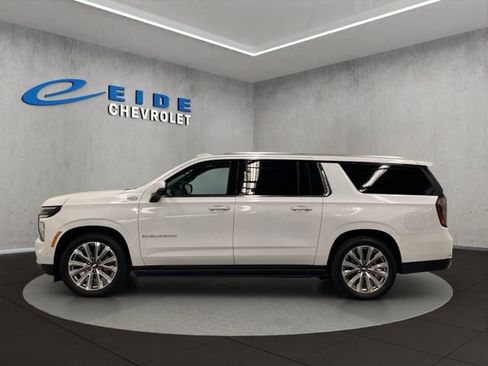 Used 2025 Chevrolet Suburban High Country AWD/4WD image 7