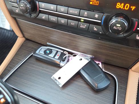 Used 2015 BMW 750i xDrive image 49