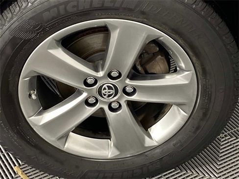 Used 2015 Toyota RAV4 XLE image 30