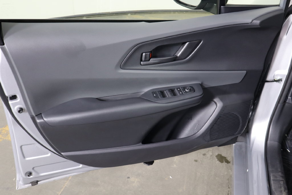 Used 2026 Toyota Prius LE FWD image 19