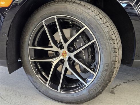 New 2025 Porsche Macan image 10